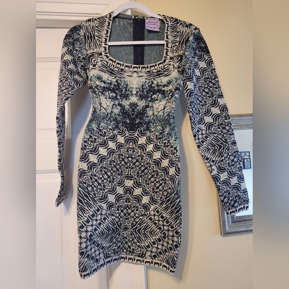 Beautiful Dress - Picture 3 of 8